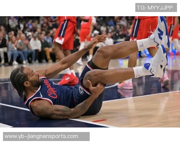 小卡遭遇重创左膝受伤瞬间曝光两次撞击令他痛苦倒地